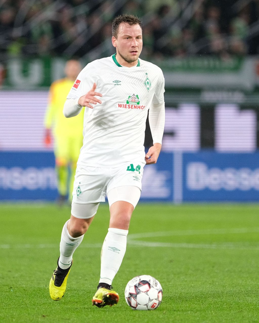 Bremens Philipp Bargfrede ist am Ball.