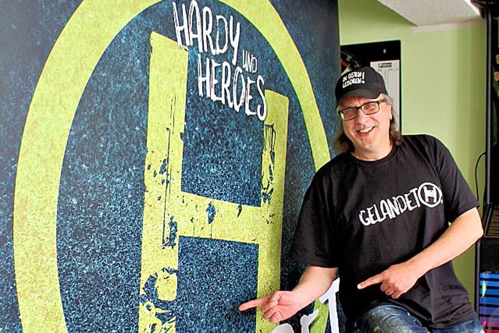 Bald ist es soweit: Das Debütalbum von Hardy (Frank Wedler) und Heroes kommt am 30. Juli heraus.