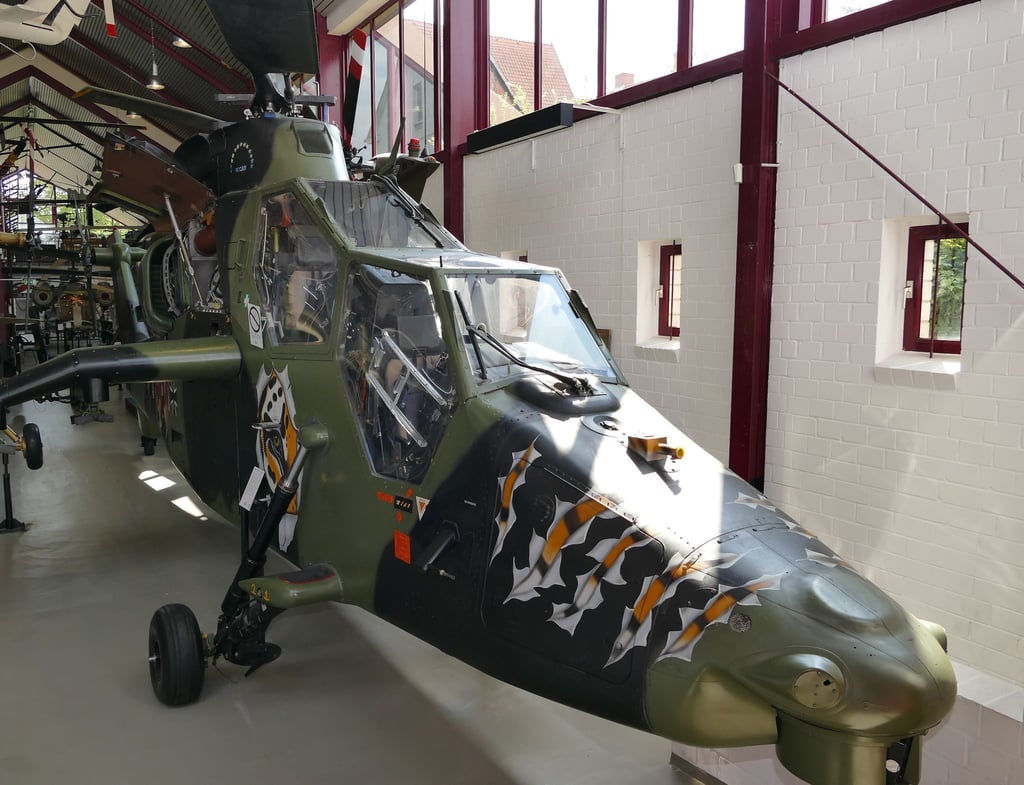 Im Hubschraubermuseum steht ein Kampfhubschrauber vom Typ Tiger von Eurocopter. Das Museum wird 50 Jahre alt.