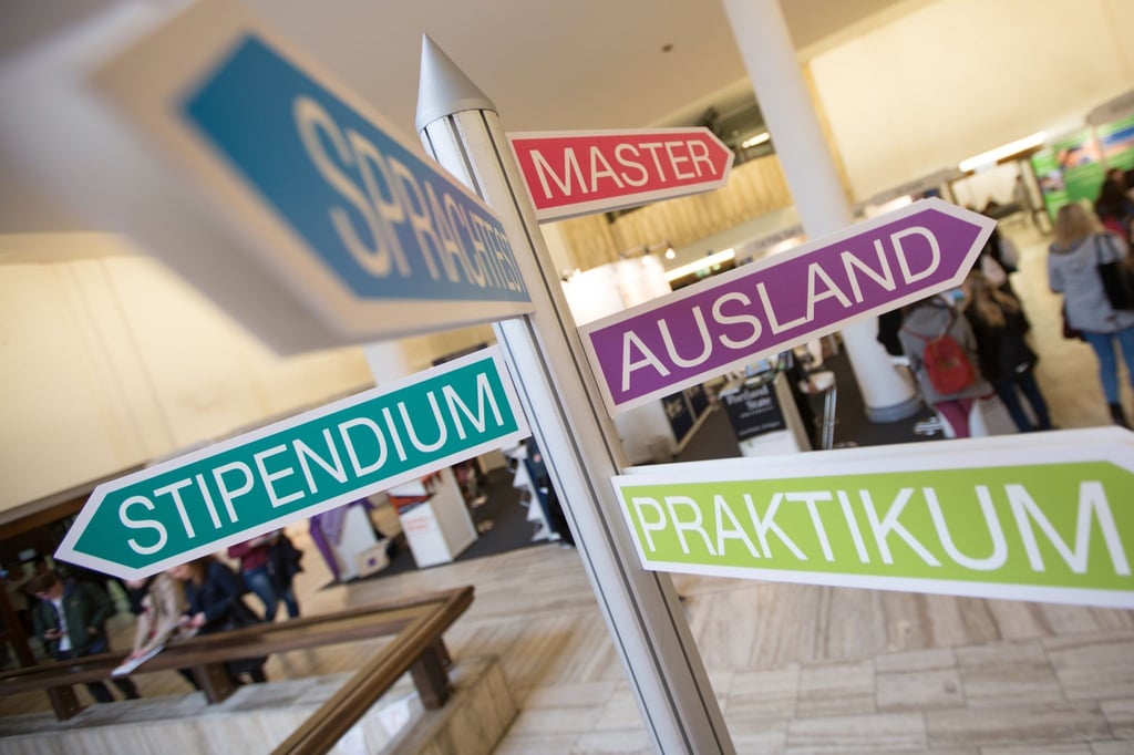 Stipendien gibt es nicht nur für Studierende, auch Absolventen einer Berufsausbildung können sich fördern lassen.