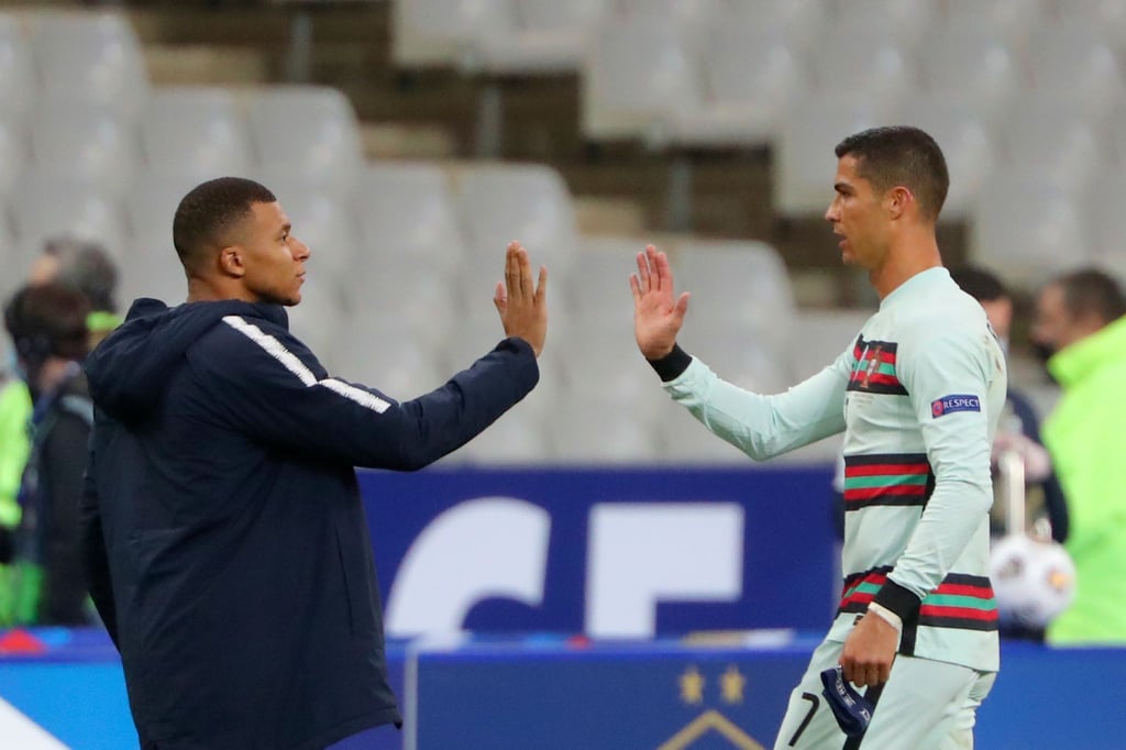Werden am 23. Juni im direkten Duell aufeinander treffen: Der Franzose Kylian Mbappe (l) und Portugals Cristiano Ronaldo.