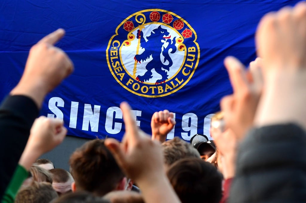 Das englische Sextett um den FC Chelsea zahlt Millionen für Fußball-Projekte.