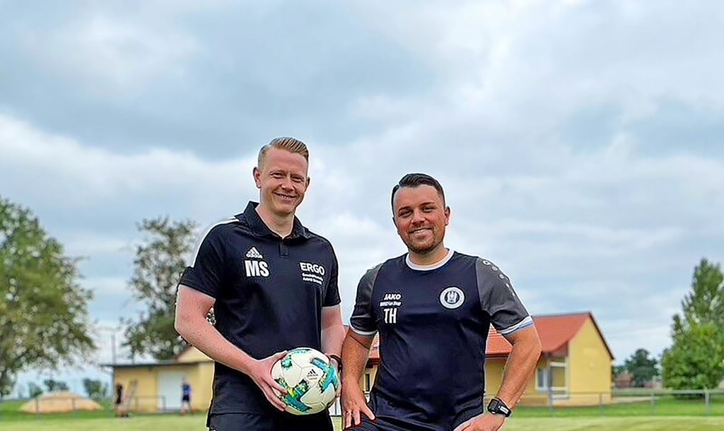 Martin Sichting (l.) und Toni Hermann leben den Fußball im Großgörschener VfB Scharnhorst.