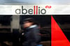 Das Firmenlogo des Verkehrsunternehmens Abellio  auf einem Triebwagen.