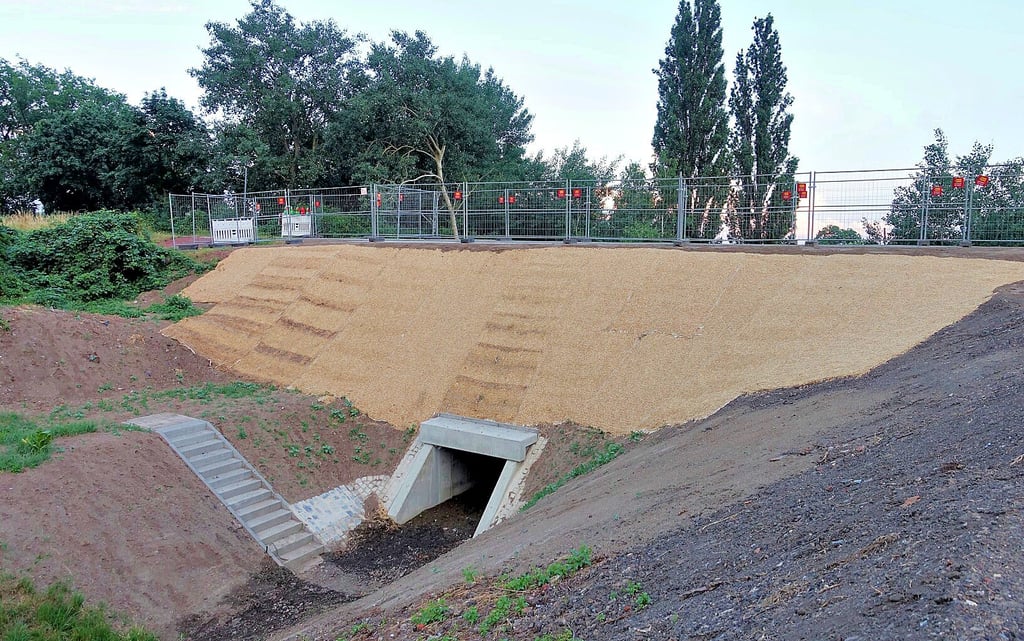 Unter der Kanonenbahn ist ein neuer Durchlass für die Furtlake installiert worden.