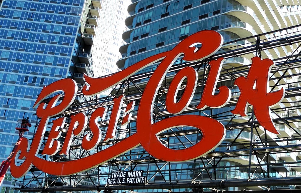 Werbung für Pepsi Cola.