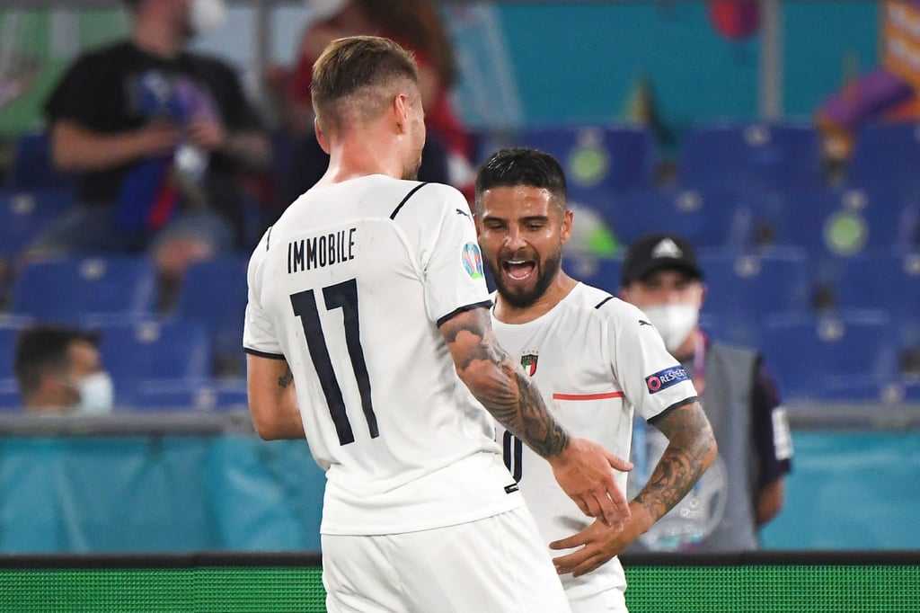 Die Italiener um Lorenzo Insigne (r) und Ciro Immobile wollen ins EM-Halbfinale.