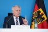 Bundesinnenminister Horst Seehofer (CSU) warnt vor höherer Gewaltbereitschaft durch die Pandemie.