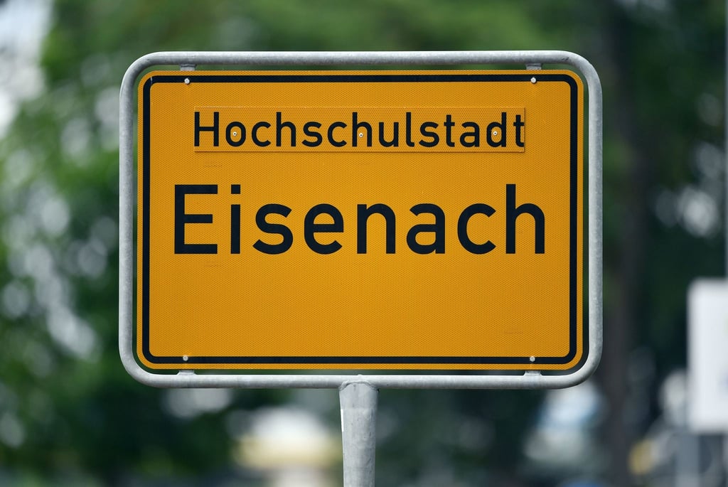 „Hochschulstadt Eisenach“ steht auf dem Ortseingangschild.