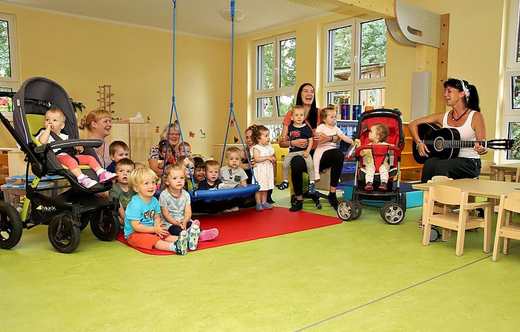 Einige Kita-Kinder bedankten sich bei den Gästen mit einem Lied.