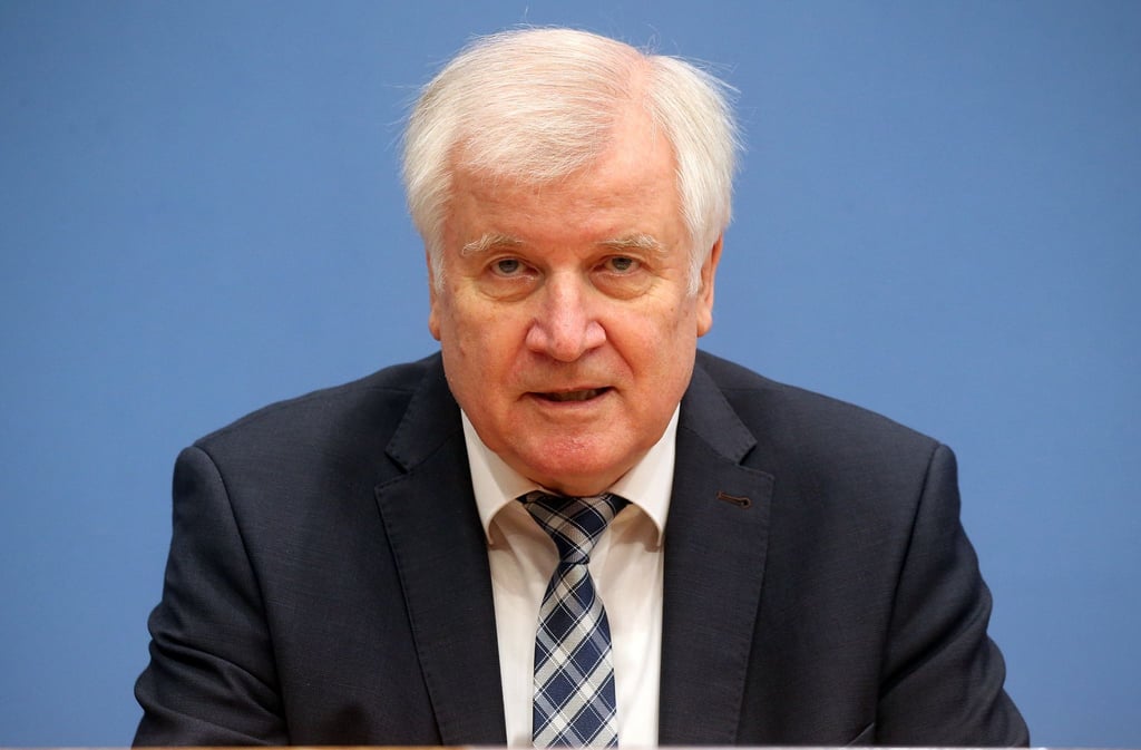 Horst Seehofer (CSU), Bundesinnenminister, spricht auf der Bundespressekonferenz.