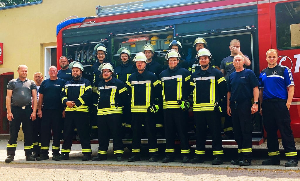 Zehn Kameraden der Feuerwehren Köthen und Südliches Anhalt haben am letzten Wochenende ihren Grundlehrgang erfolgreich beendet.