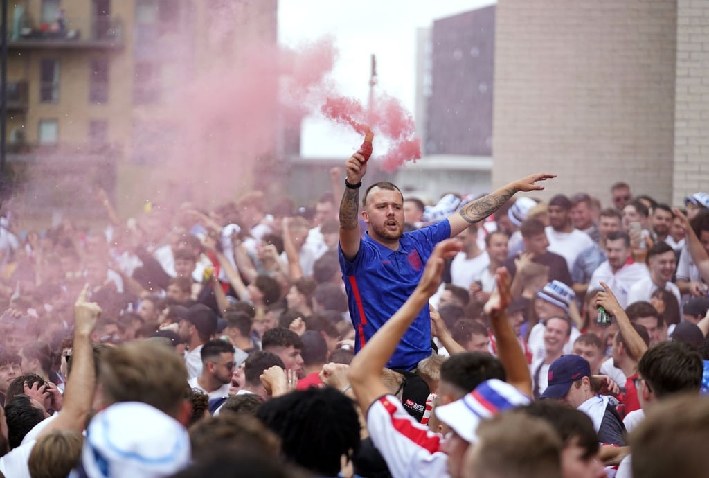 England-Fans feiern vor dem EM-Finale in London.