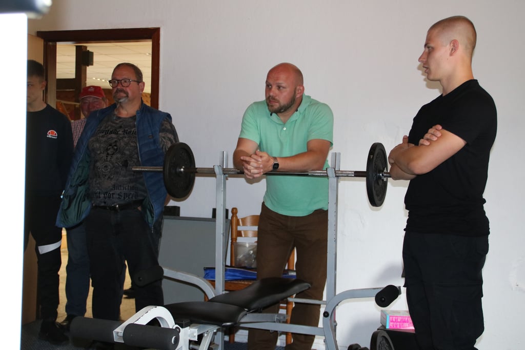 Der Jugendclub in Möser soll nach einem Besuch des Ortschaftsrates im Juli 2020 nun saniert werden.