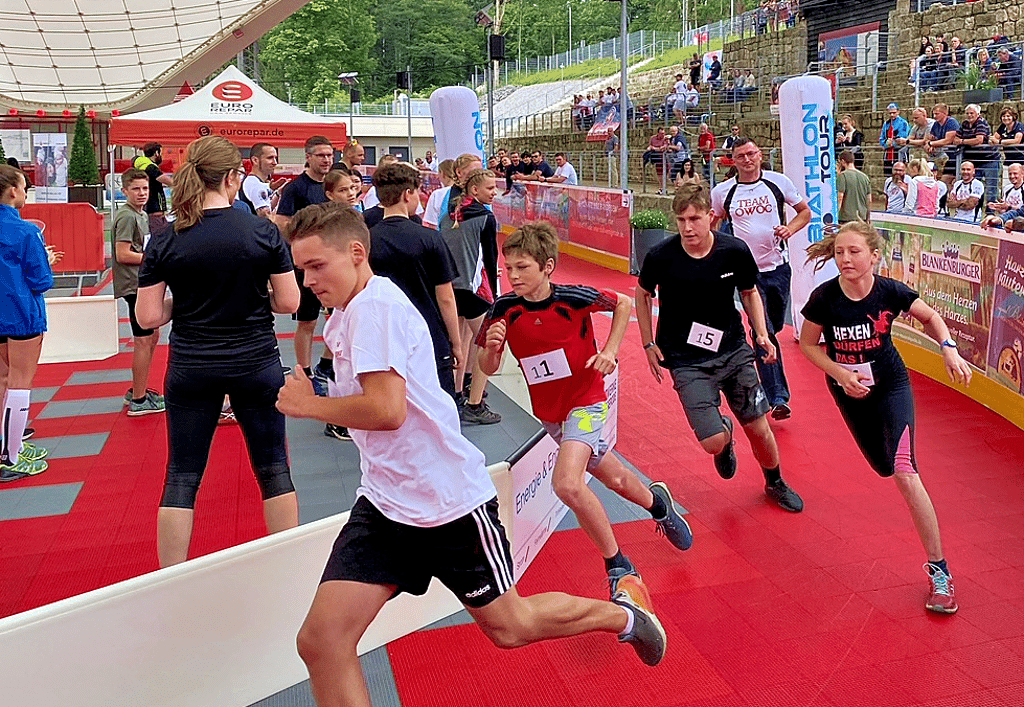 24 Teams gingen mit 96 Teilnehmern an den Start. Für den begehrten Pokal brauchte es Schnelligkeit und Treffsicherheit.
