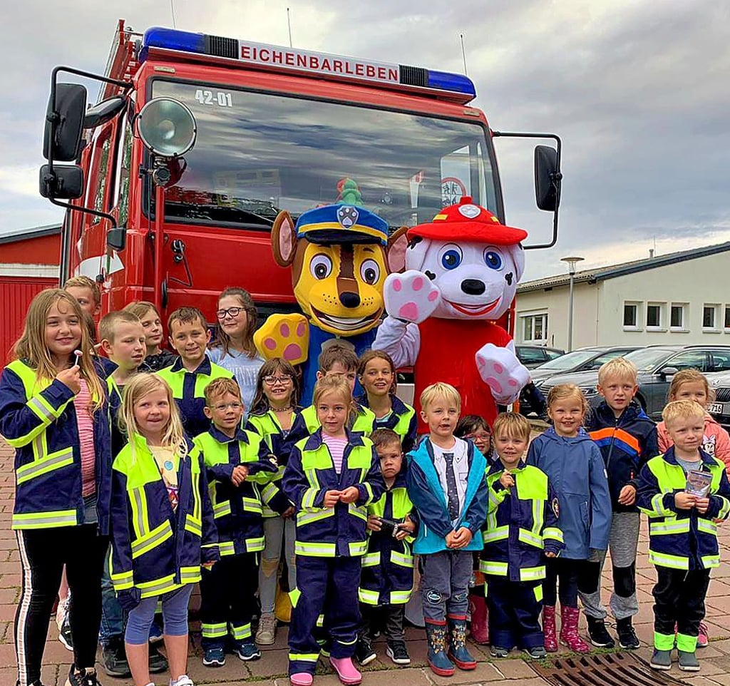 Marshall und Chase von Paw Patrol sorgten für eine Überraschung bei den Kindern zum Abschluss des Sommerfestes.