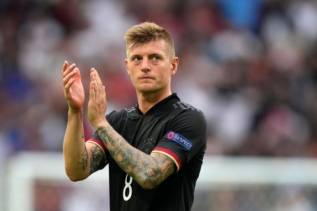 Kroos bedankt sich nach dem Ausscheiden gegen England bei den Fans für deren Unterstützung.