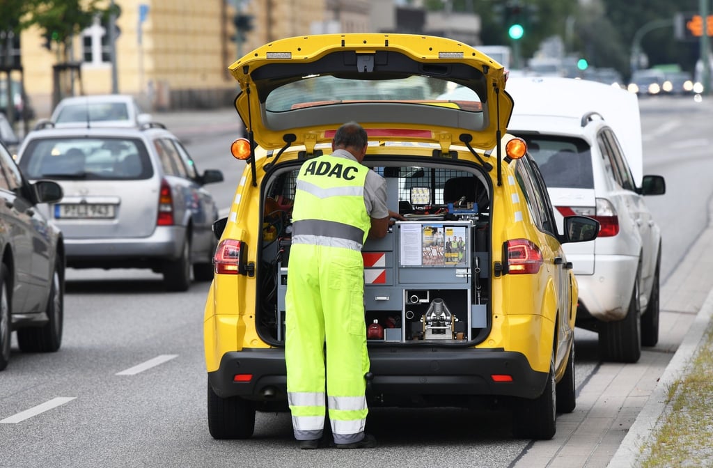 Ein Pannenhilfsfahrzeug des ADAC in Potsdam.
