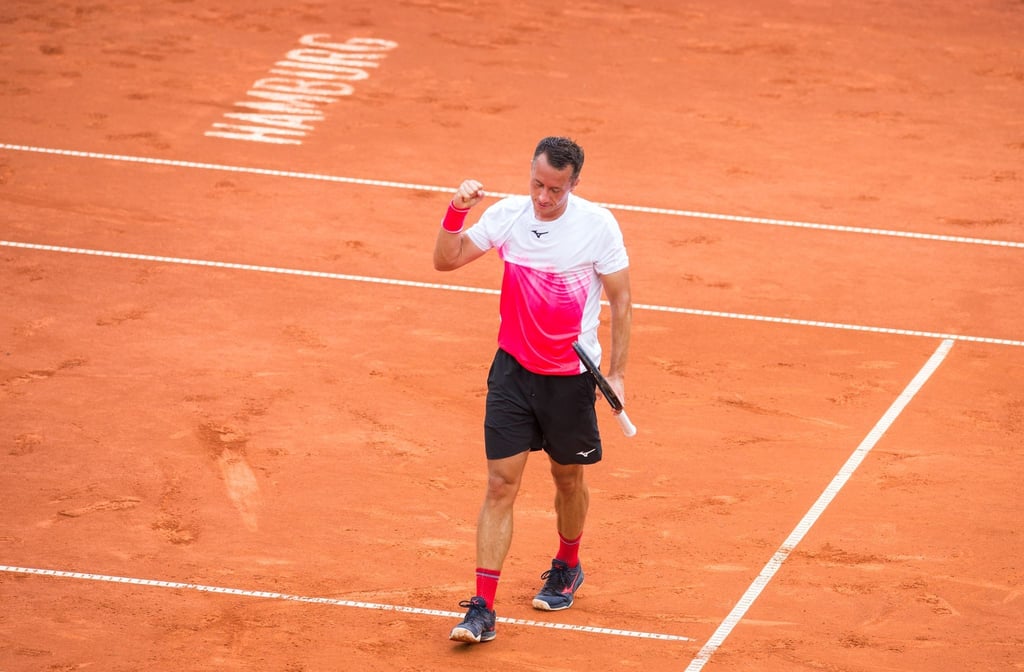 Steht in Hamburg nach starker kämpferischer Leistung im Achtelfinale: Philipp Kohlschreiber jubelt.