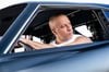 Vin Diesel als Dom Toretto am Steuer.