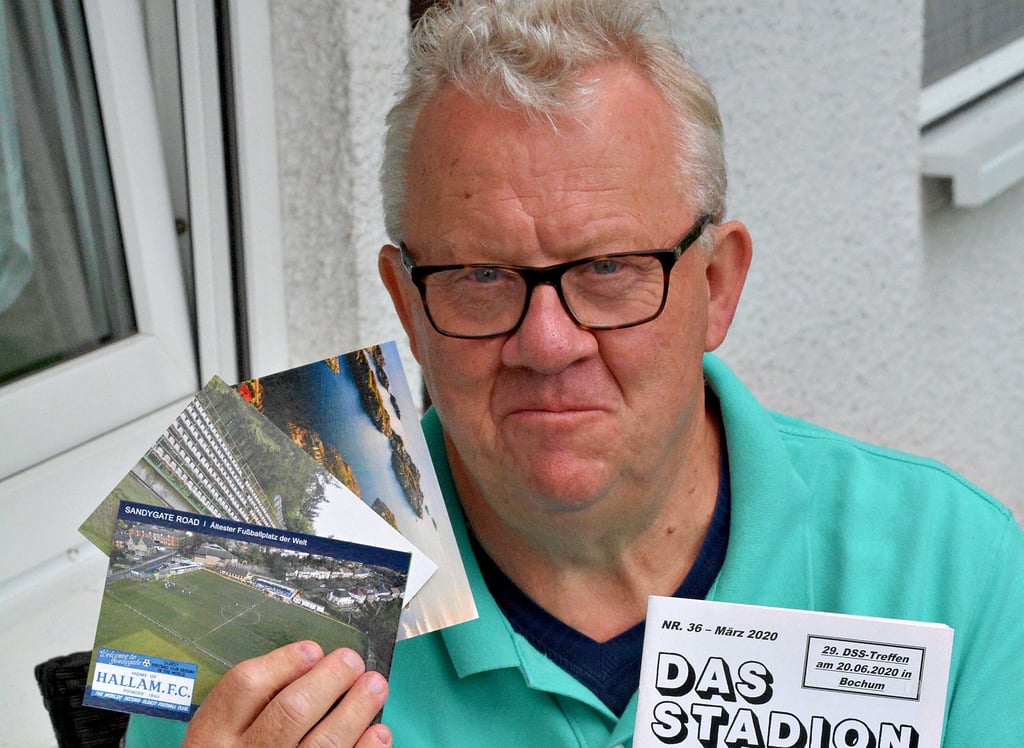 Michael Fuhrmann aus Zichtau hat ein besonderes Hobby: Er sammelt und gestaltet Postkarten, die Fußballstadien zeigen. Auch für altmärkische Vereine hat er schon Karten erstellt.