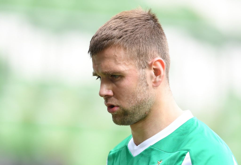 Werders Niclas Füllkrug geht nach dem Abstieg über den Platz.