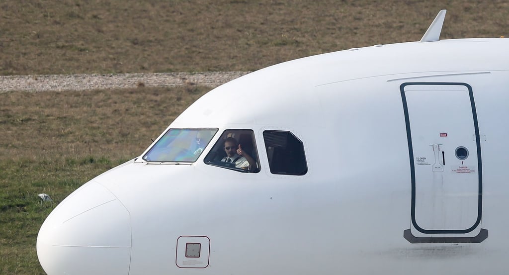 Ein Flugzeug vor dem Start vom Flughafen Leipzig/Halle.