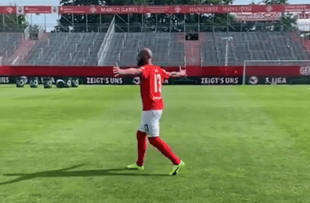 Terrence Boyd bejubelt seinen Kunstschuss beim Media Day.