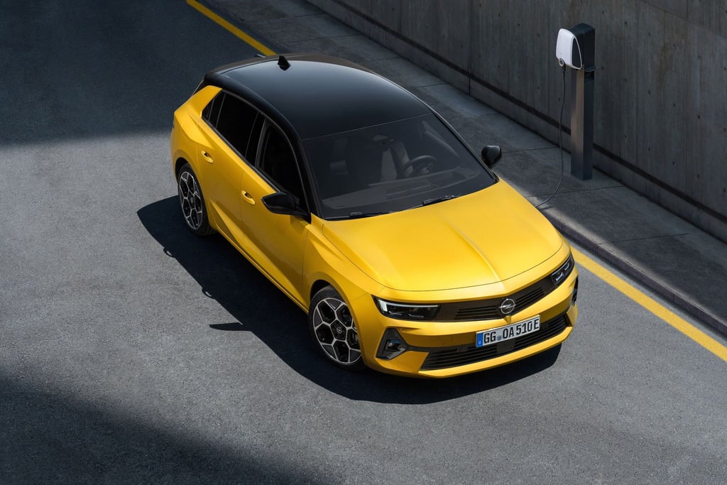 Blitz unter Spannung: Bei der neuen Generation lässt Opel auch einen Plug-in-Hybrid ins Astra-Modellprogramm rollen.