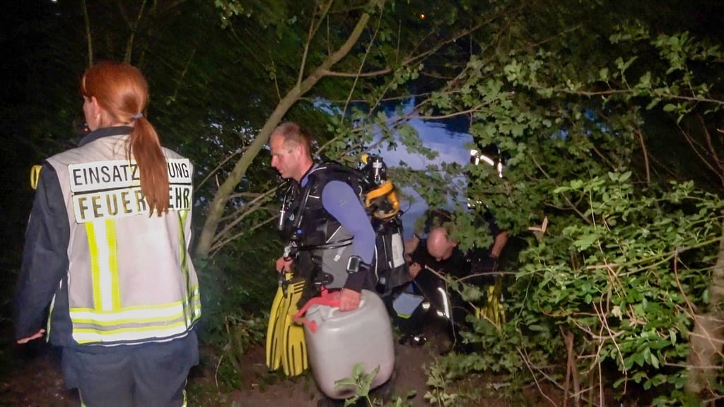 Am Sonntagabend gegen 21.30 Uhr kam es an einen Löschteich im Stadtteil Olvenstedt zu großer Aufregung. Passanten entdeckten direkt am Wasser ein pinkes Kinderfahrrad und verständigten die Feuerwehr.