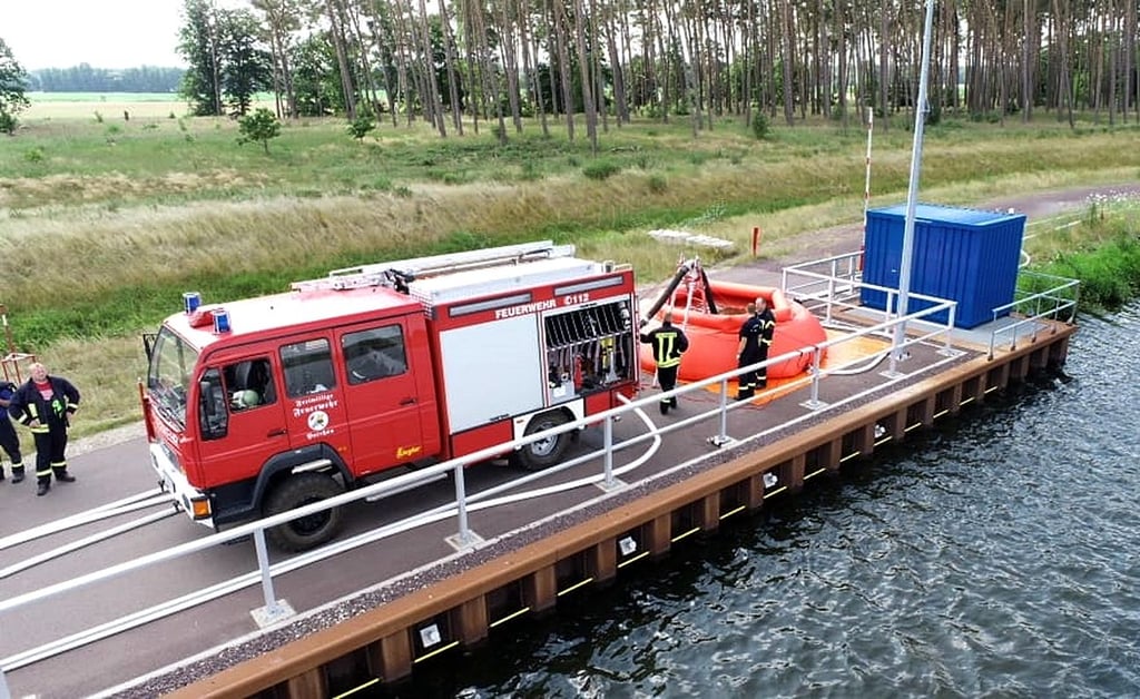 Ziel war es, eine stabile Löschwasserfördermenge über 1,5 Kilometer von mindestens 1600 Litern vom Kanal her aufzubauen und zu betreiben.