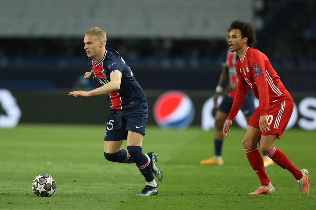 PSG-Verteidiger Mitchel Bakker (l) steht vor einem Wechsel nach Leverkusen.