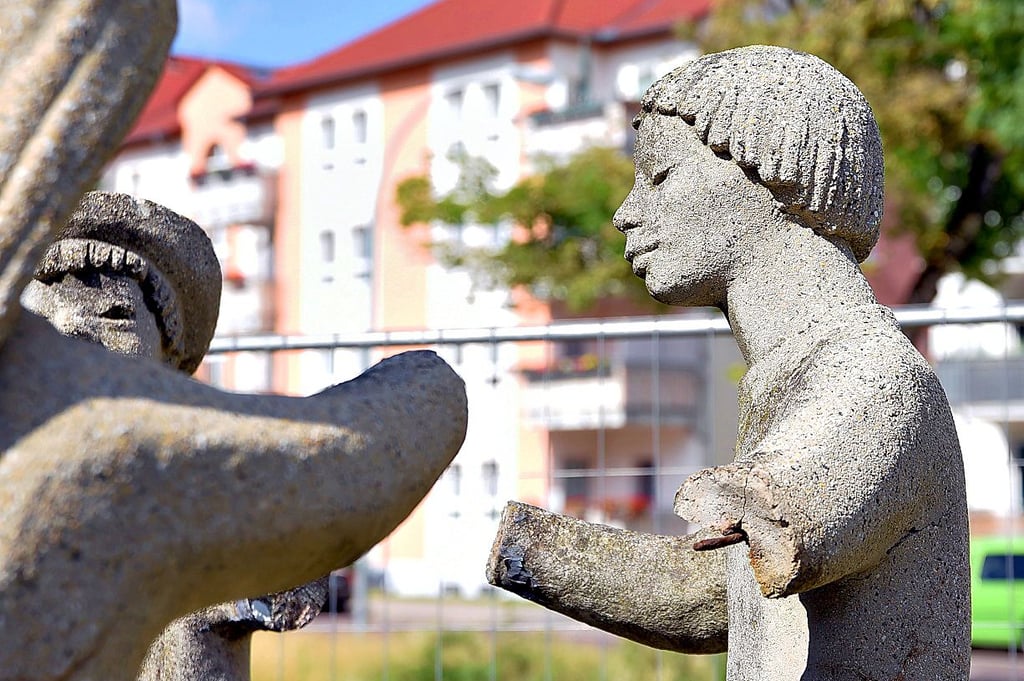 Die Figuren müssen restauriert werden.