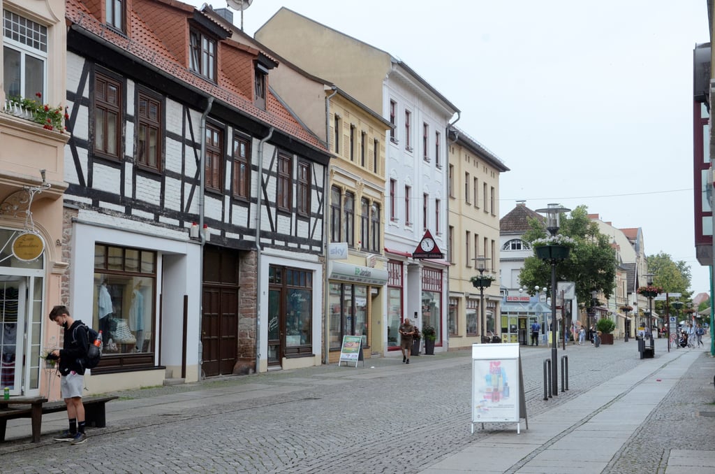 In den vergangenen 30 Jahren sind Millionen Euro in die Sanierung der Alstadt geflossen. Davon hat auch die Hagenstraße profitiert.