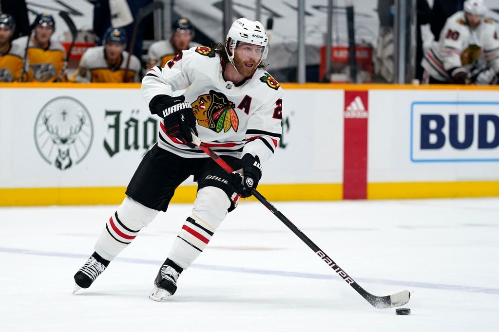 Der Verteidiger der Chicago Blackhawks, Duncan Keith (2), auf dem Eis.