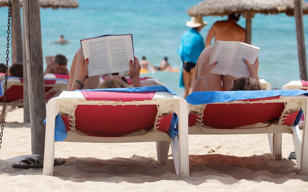 Endlich Ferien. Jetzt fehlt nur noch der richtige Sommerroman.