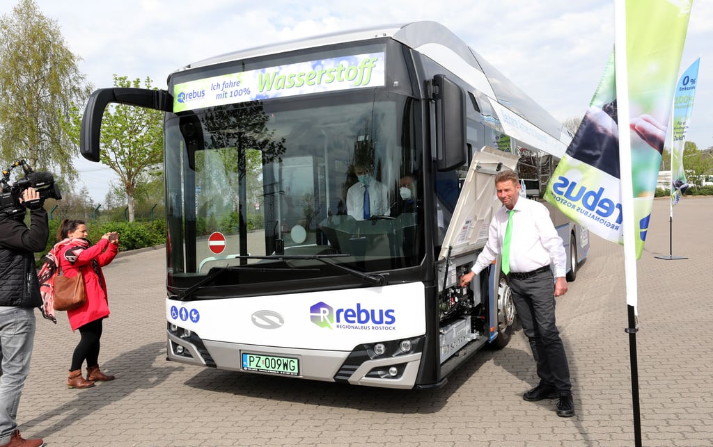 Ein Wasserstoffbus des polnischen Hersteller Solaris wurde im Mai 2021 in Rostock beim Nahverkehrsunternehmen Regionalbus vorgestellt.