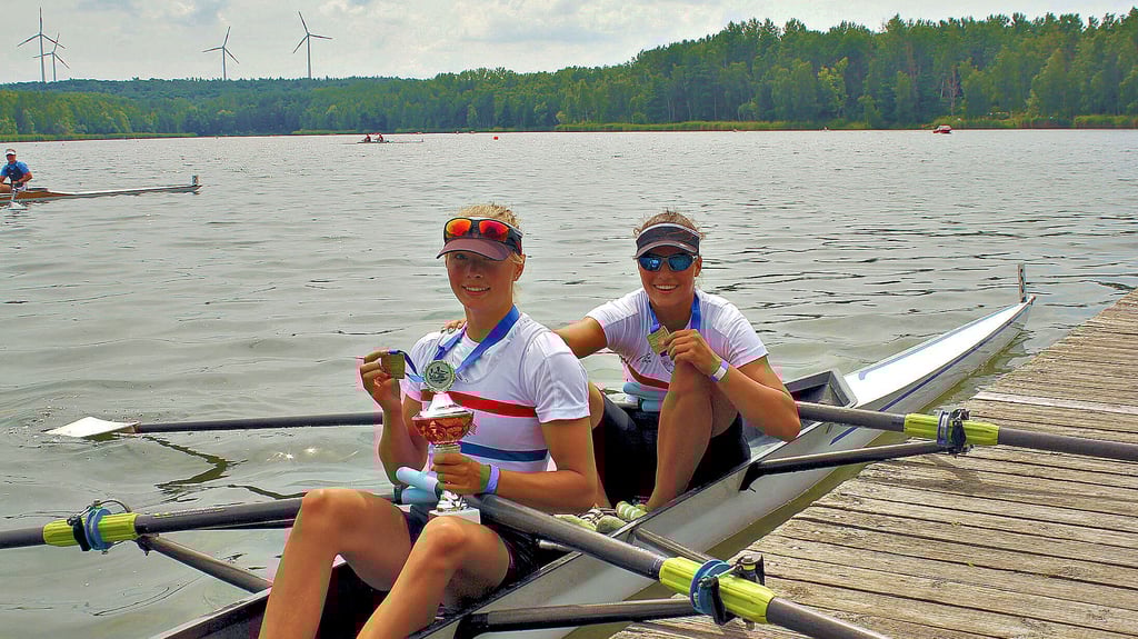 Viola Heidacher (l.) und Michelle Frauendorf bei der Siegerehrung