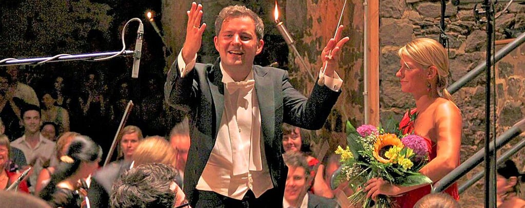 Zum Gesprächskonzert am 3. August mit Dirigent Johannes Klumpp in der Schlossscheune bleibt der Eintritt wie in den Vorjahren frei.