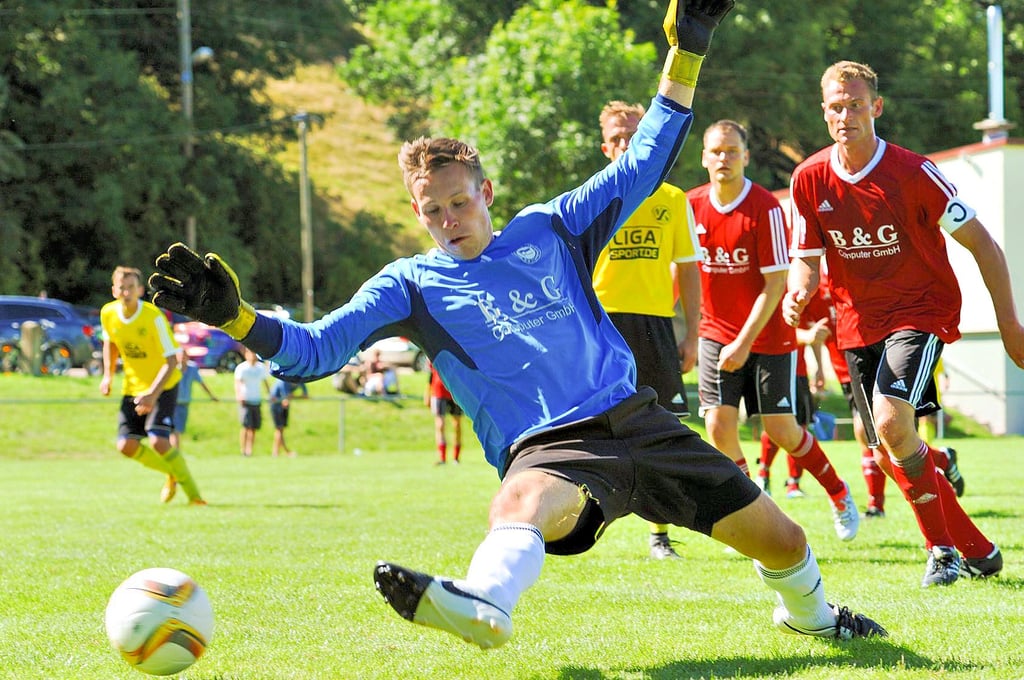 Hannes Schunke, Torwart von Wacker Wengelsdorf, ist einer von drei Punktgleichen an der Spitze der Gesamtwertung unseres EM-Tippspiels.