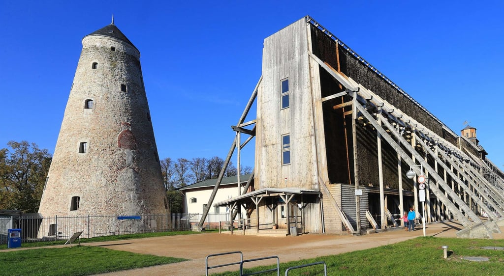 Die nötigen 10.000 Euro für die Reparatur von kaputten Sonnenschirmen vor der Kurparkbühne hat der Solepark im Jahr 2021 nicht mehr übrig.