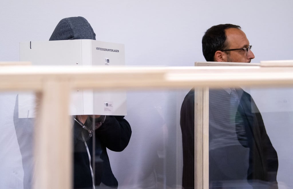 Der Täter (l) und sein Anwalt Adam Ahmed wollen das Urteil anfechten.