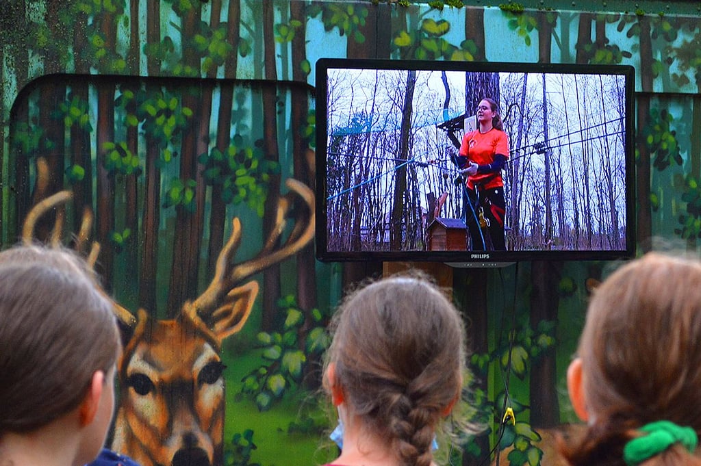 Am Bildschirm lernen die Kletterer das Sicherheits-Abc.