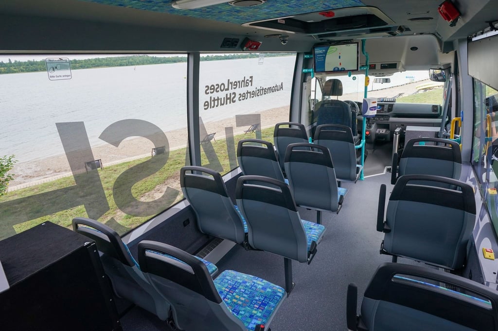 Das Innere eines Bus-Shuttle „FLASH“ (Fahrerloses Automatisiertes Shuttle).