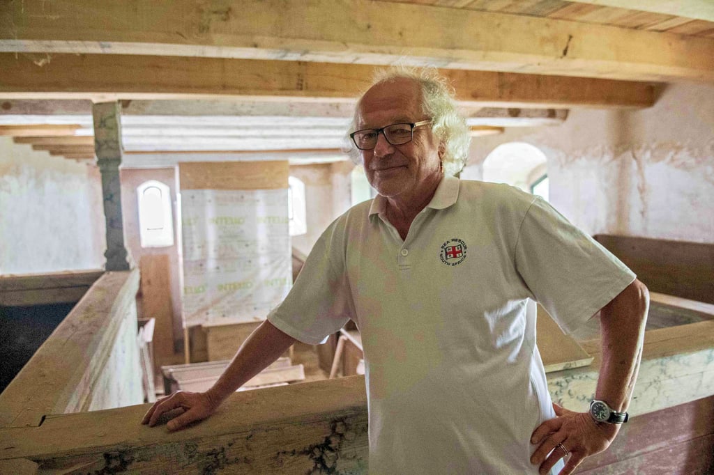 Die Kirche in Gersdorf soll aufwendig saniert werden. Dafür wird nun Inventar verkauft.