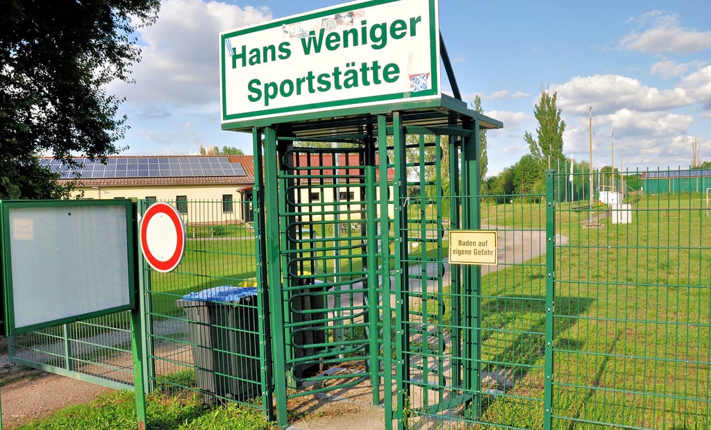 Soll die Güstener Sportstätte abends geschlossen werden? In der Diskussion im Stadtrat drehte es sich um die zunehmende Vermüllung der Anlage.