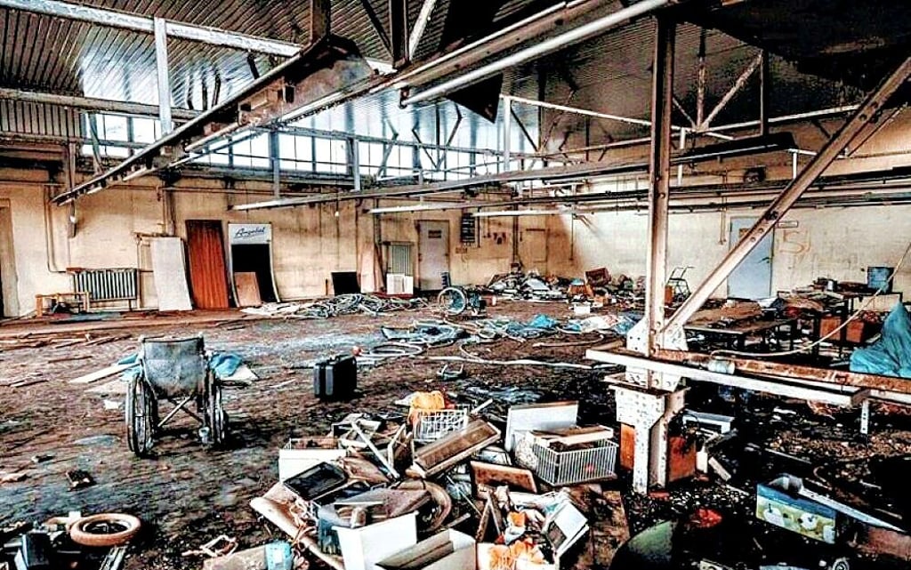 Ein Blick in die Werkshalle der ehemaligen Autosattlerei in Bernburg: seit Jahren ein Lost Place, ein verlassener Ort