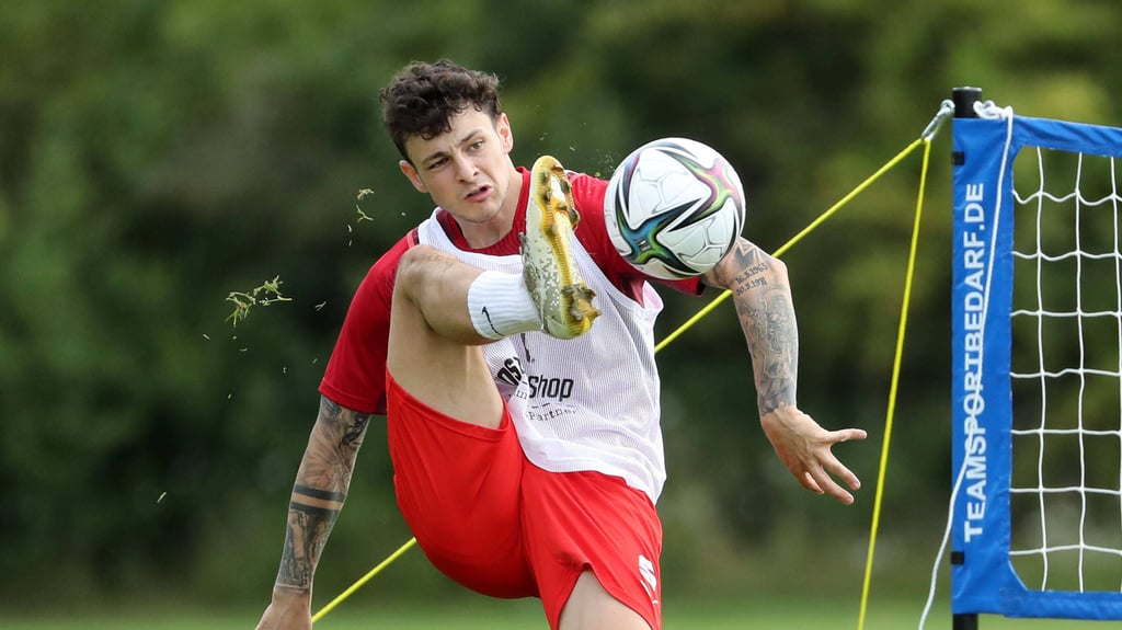 Aaron Herzog, hier noch als Testspieler im HFC-Trainingslager in Wesendorf beim Fußball-Tennis.