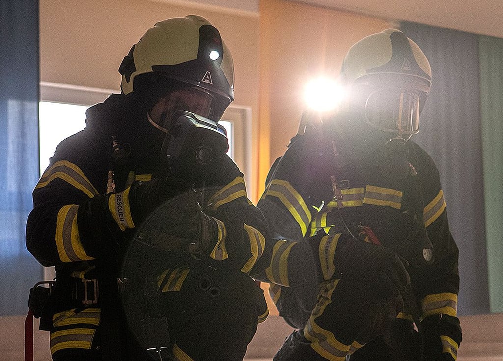 Mit Hilfe einer Wärmebildkamera wurde die Versammlungsstätte nach vermissten Personen abgesucht.