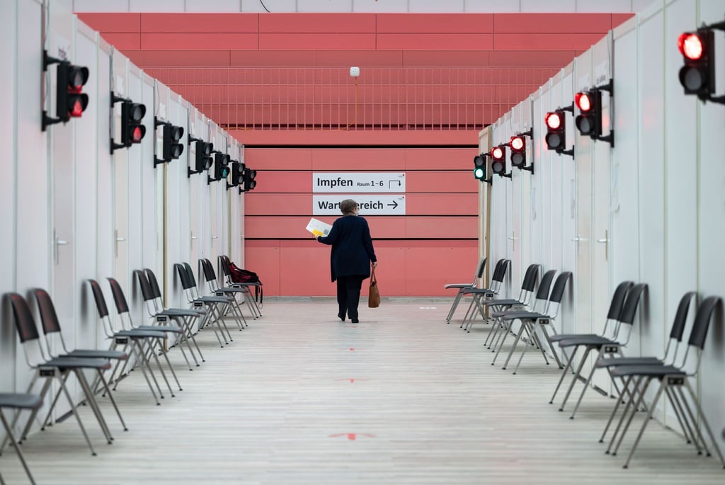 In Deutschland sind erst etwa 43 Prozent der Gesamtbevölkerung vollständig geimpft.